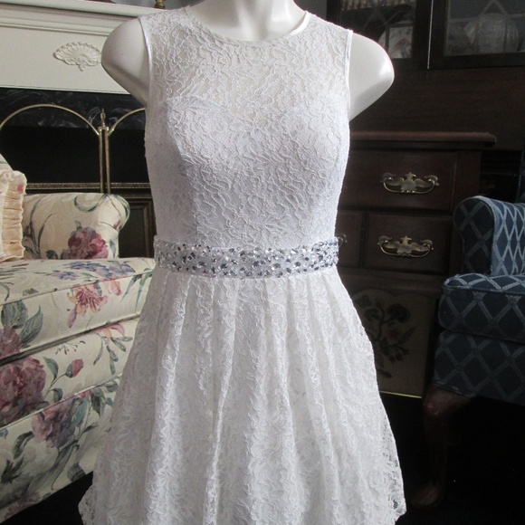 BB Darin Dresses & Skirts - BB Darin - White Floral Dress with Rhinestones 7/8
